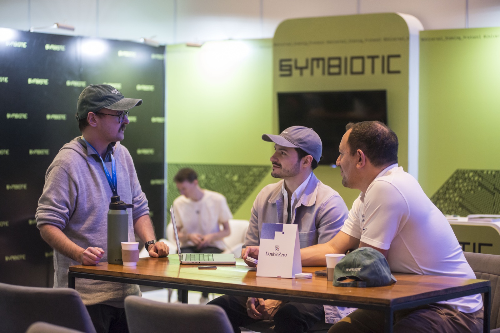 Edgar Roth in conversation at the Symbiotic booth