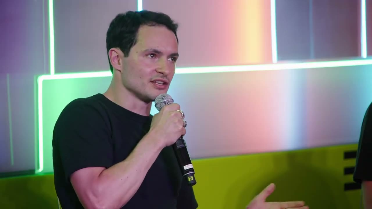 Edgar Roth speaking at Builder Nights, Bangkok